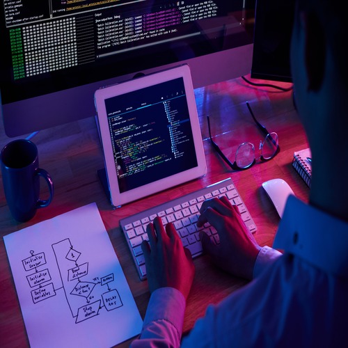 http://professional-programmer-working-late-dark-office-min%20(1)